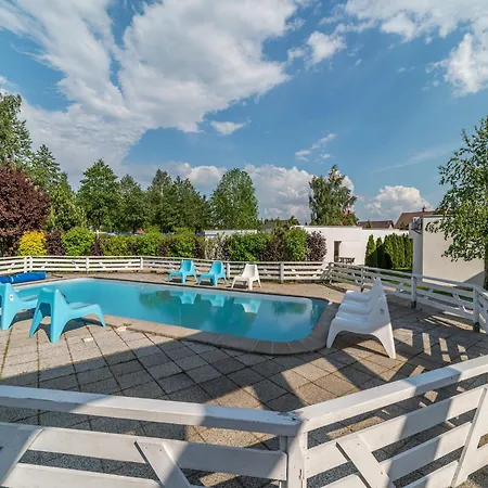 Comfortable Homes Near The Sea, Pool Feriehus Sianozety