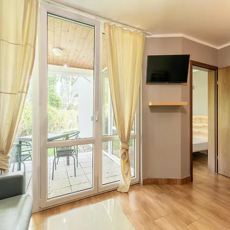 Comfortable Homes Near The Sea, Pool Feriehus *