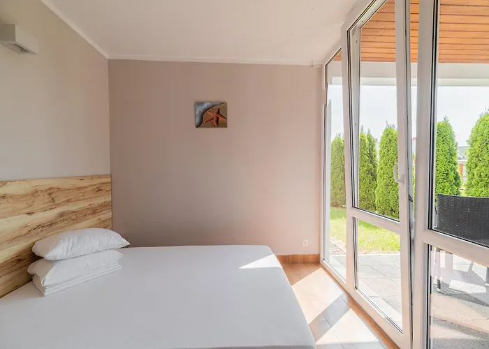 Comfortable Homes Near The Sea, Pool *